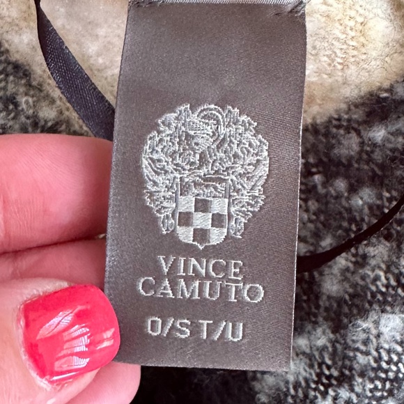 Vince Camuto Elegant Hooded Plaid Topper/Poncho Black/Ivory One Size NWOT - Picture 7 of 11